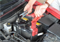 汽車應急啟動電源的使用中，應該注意哪些方面?