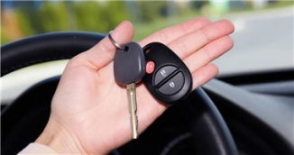 車拔出鑰匙不熄火需掛倒擋才能熄火是什么原因?