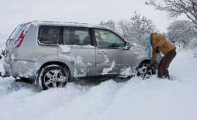 冬天汽車熄火怎么辦？如何選汽車應急啟動電源品牌